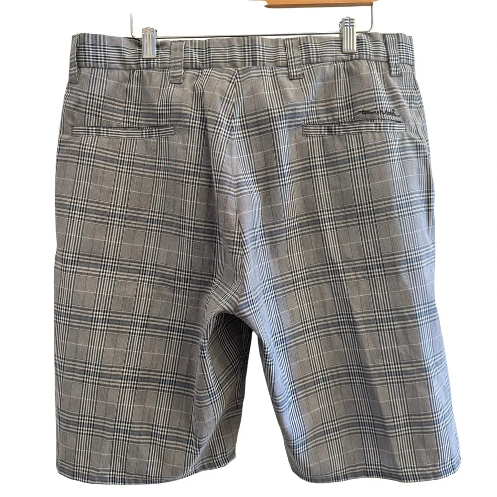 TravisMathew Mens Size 36 Plaid Golf Shorts Grey Blue Black Stretch Performance
